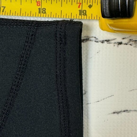 NWT - Fabletics Capris - Size L - Picture 5 of 8